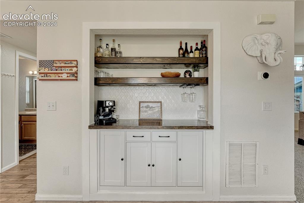 Image 9 of 42: Dining Area