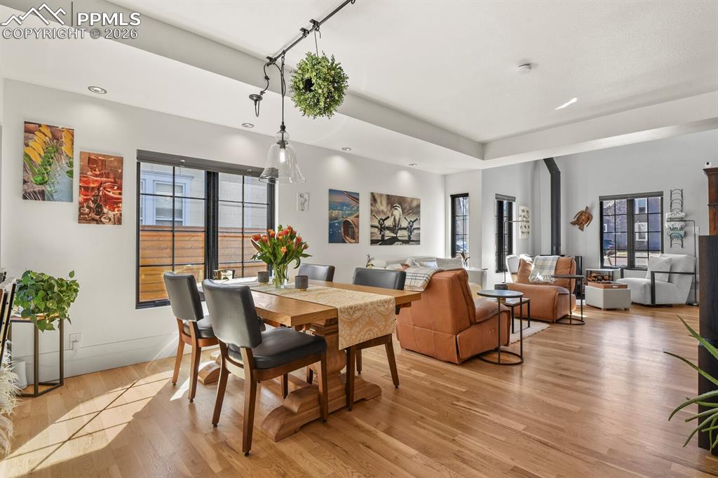 Image 13 of 50: Dining Area