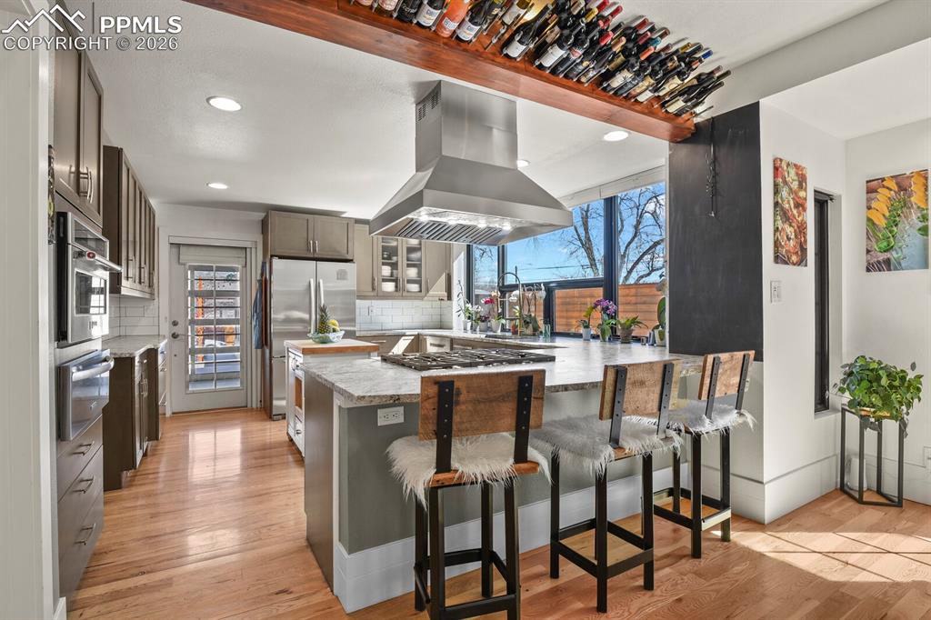 Image 15 of 50: Kitchen