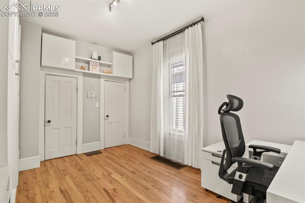 Image 20 of 50: Main level bedroom with double closets 