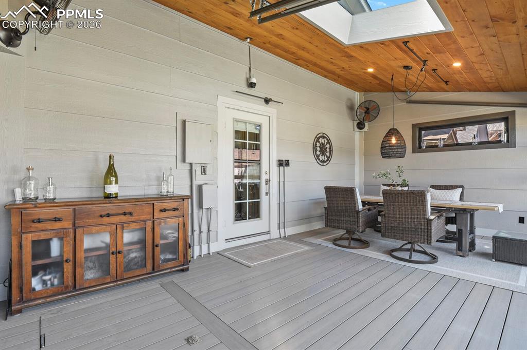 Image 36 of 50: Perfect entertaining space right off the kitchen! 