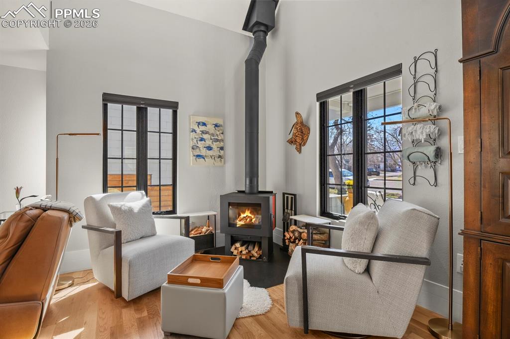 Image 8 of 50: Sitting Room