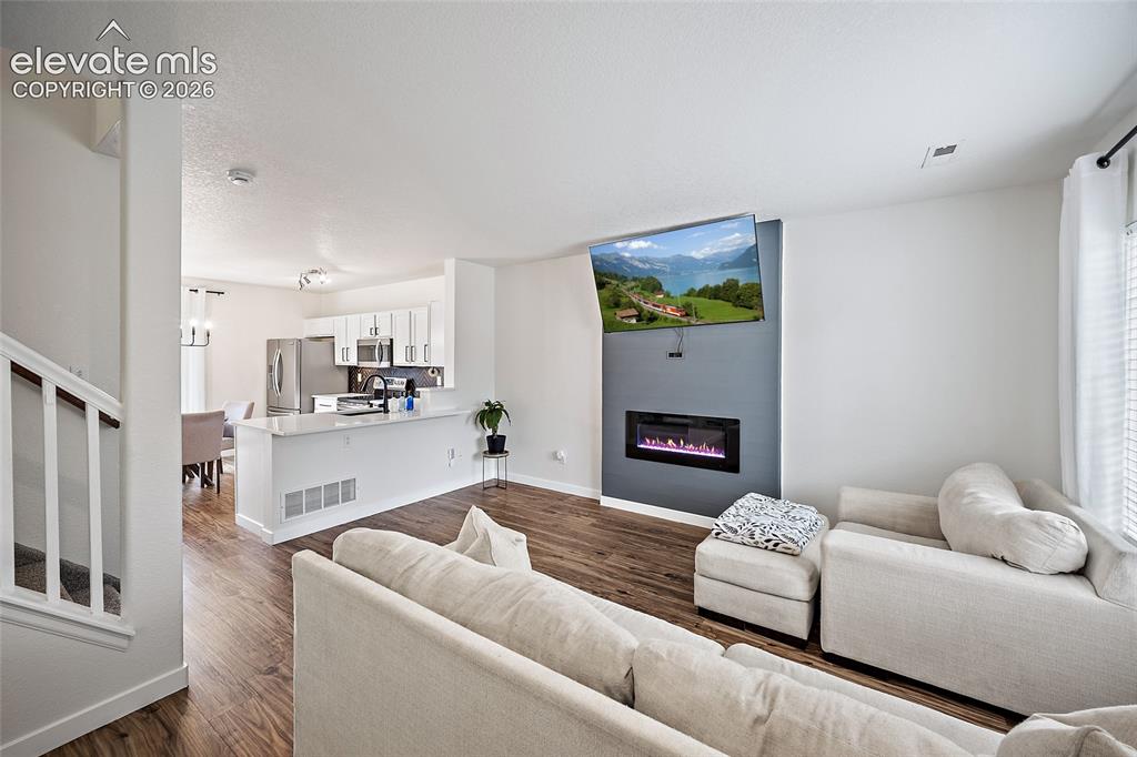 Image 11 of 50: Living Room