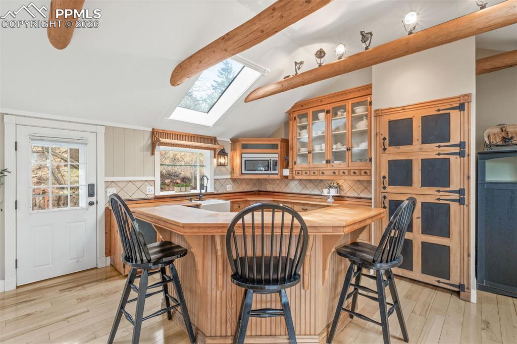 Image 10 of 50: Living Room