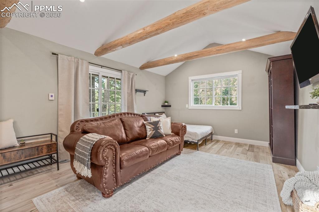 Image 31 of 50: Deck