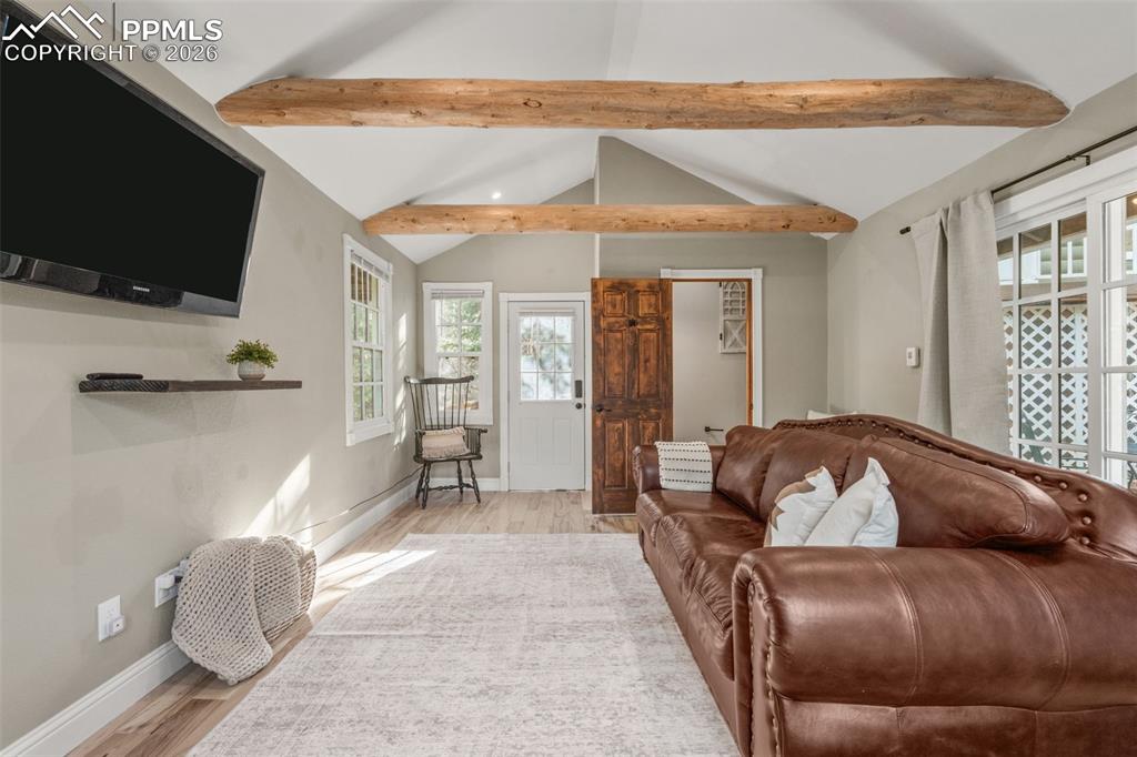 Image 32 of 50: Living Room