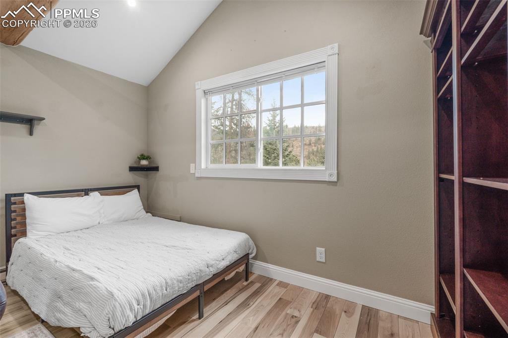 Image 34 of 50: Bathroom