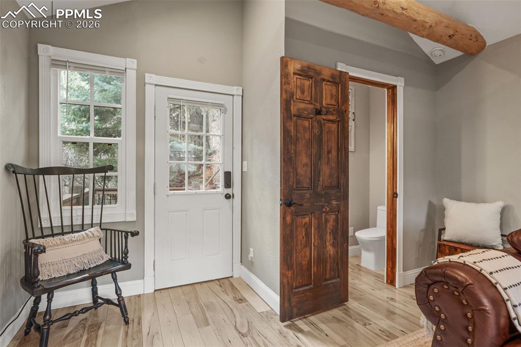 Image 35 of 50: Bedroom