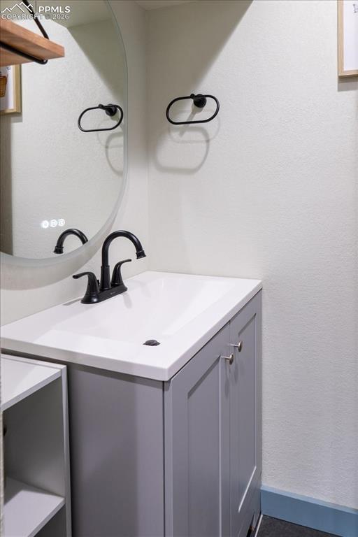 Image 43 of 50: Bedroom