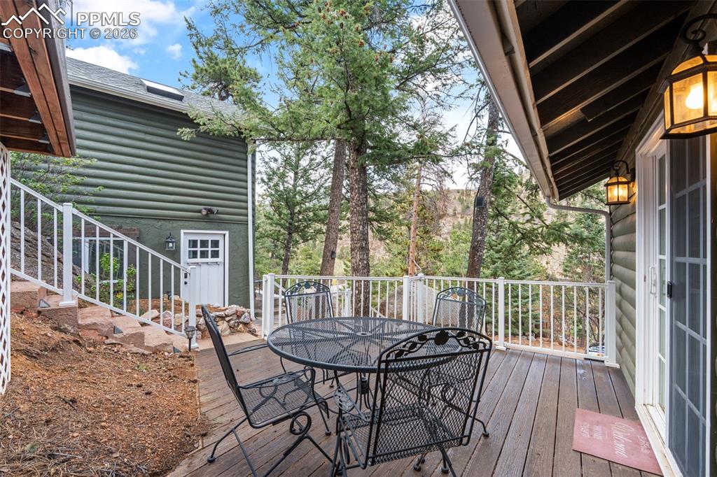 Image 47 of 50: Yard