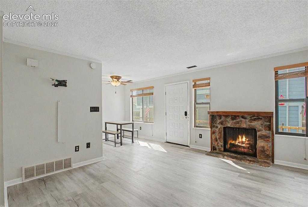 Image 4 of 30: Facing front door and dining area