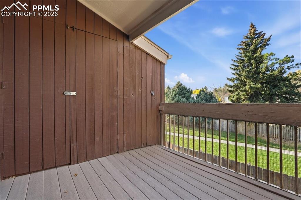 Image 18 of 23: Deck