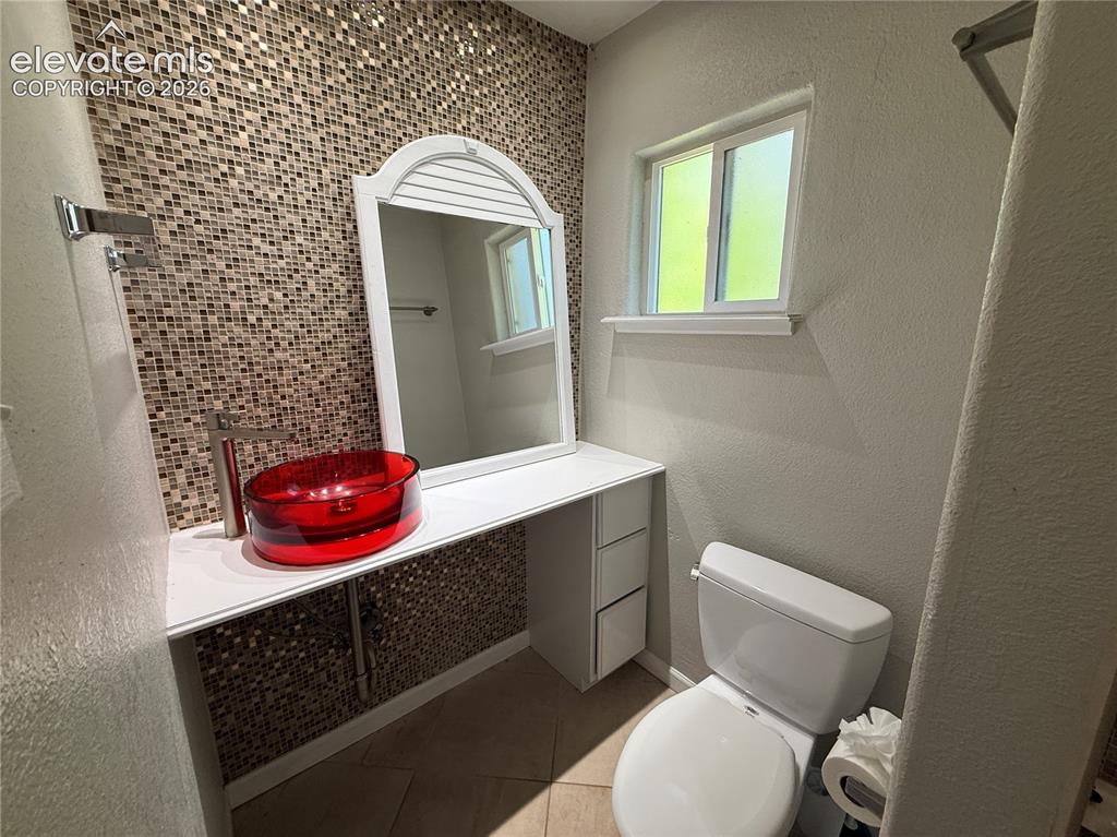 Image 10 of 21: Bathroom