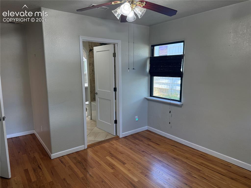 Image 15 of 21: Bedroom