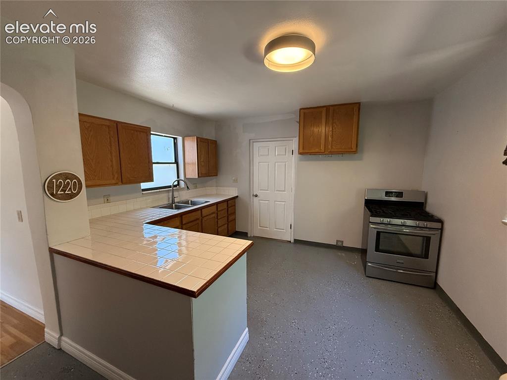 Image 6 of 21: Kitchen
