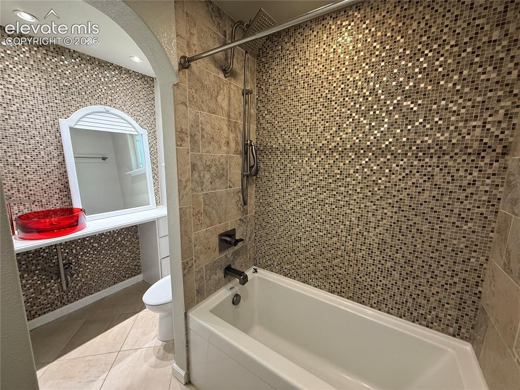 Image 9 of 21: Bathroom