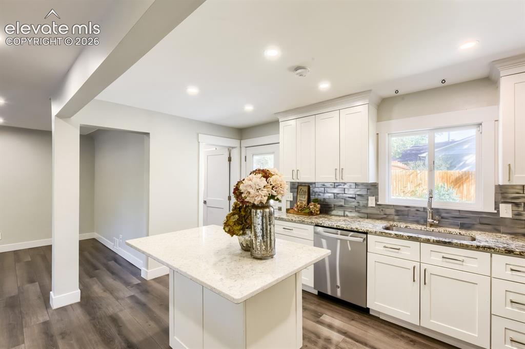 Image 10 of 28: Kitchen