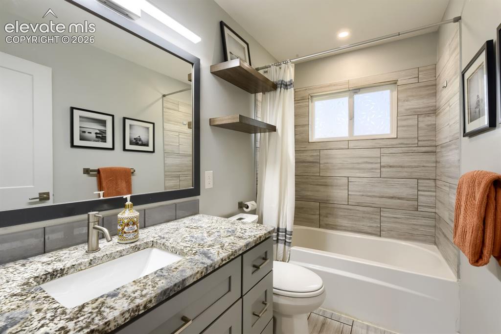 Image 12 of 28: Bathroom
