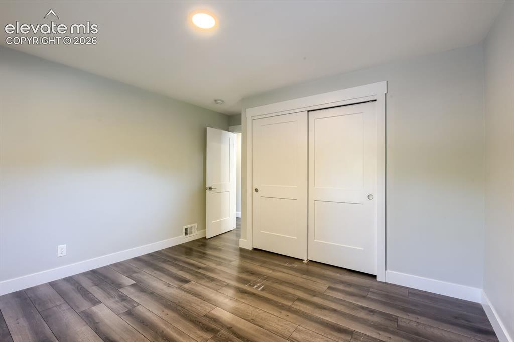 Image 18 of 28: Bedroom
