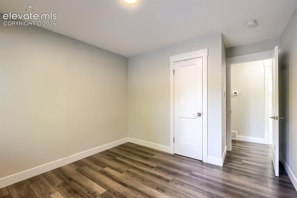 Image 19 of 28: Bedroom