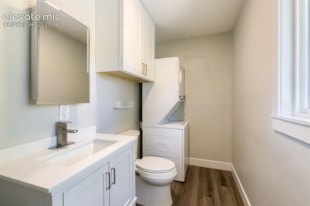 Image 21 of 28: Bathroom