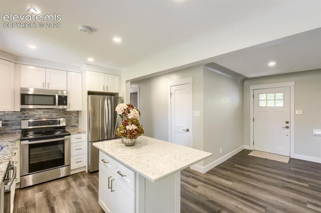 Image 8 of 28: Kitchen
