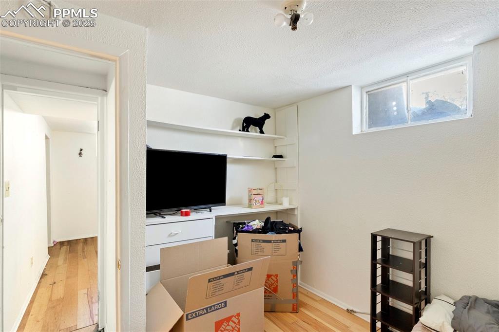 Image 15 of 25: Basement Bedroom 