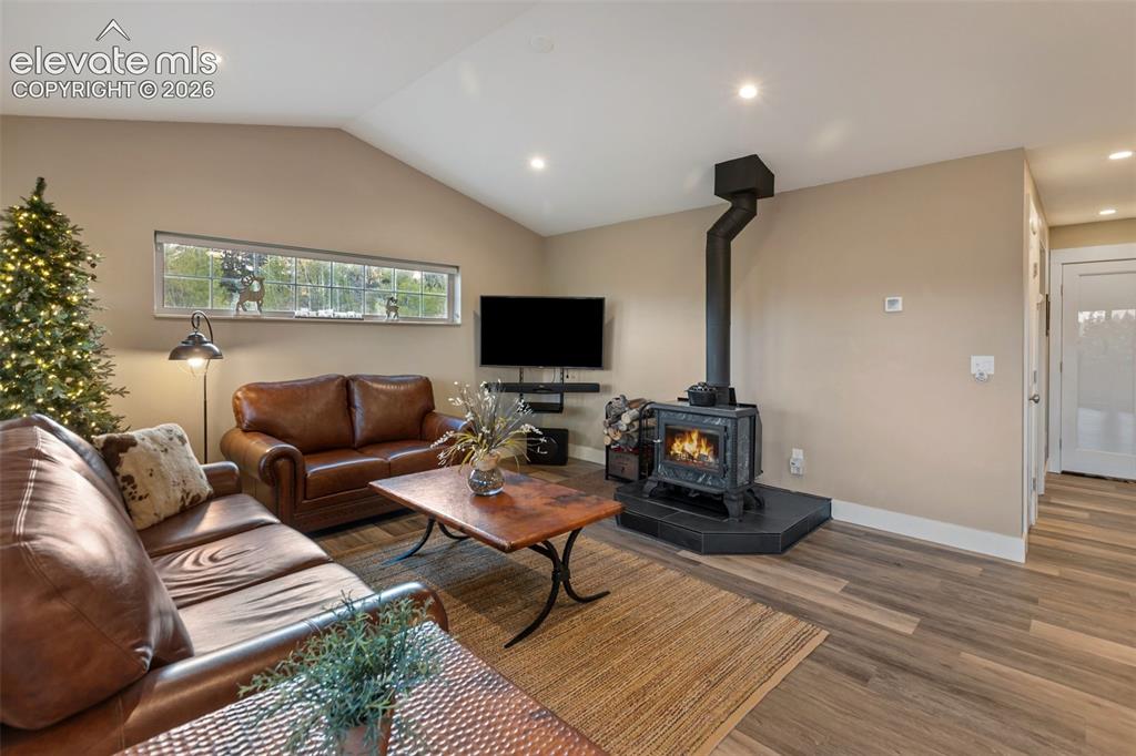 Image 19 of 50: Living Room