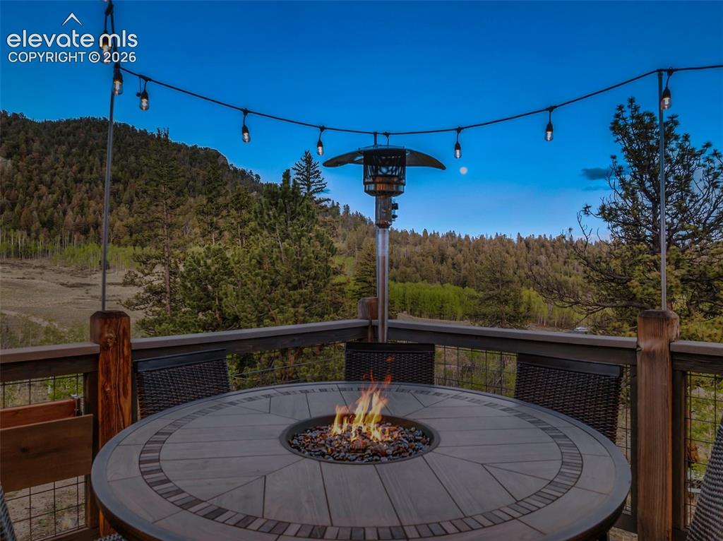 Image 9 of 50: Deck