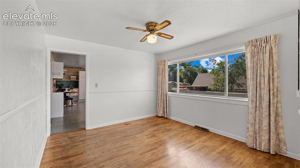 Image 12 of 42: Dining Room