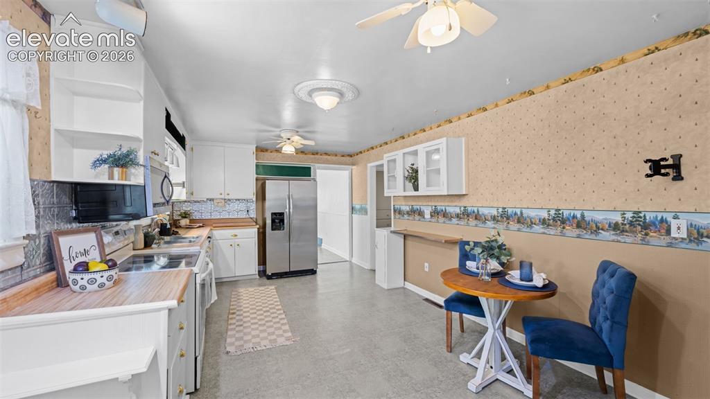 Image 14 of 42: Kitchen