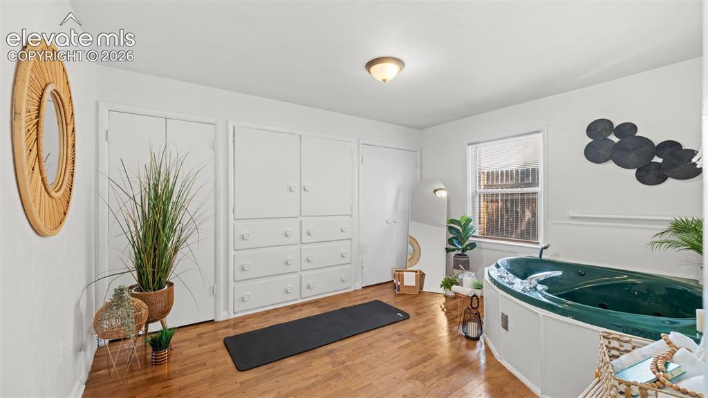 Image 18 of 42: Bedroom