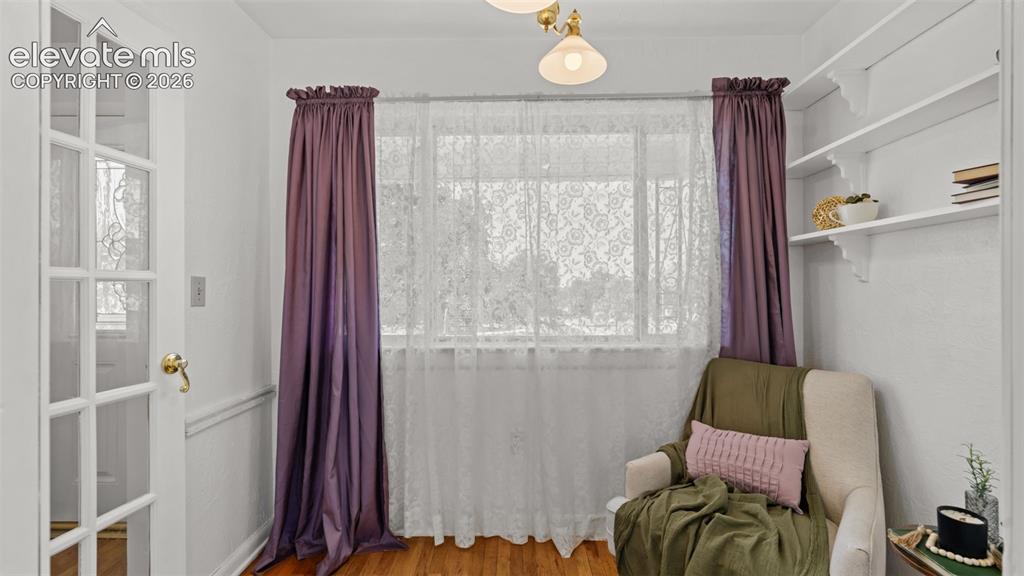 Image 8 of 42: Sitting Room