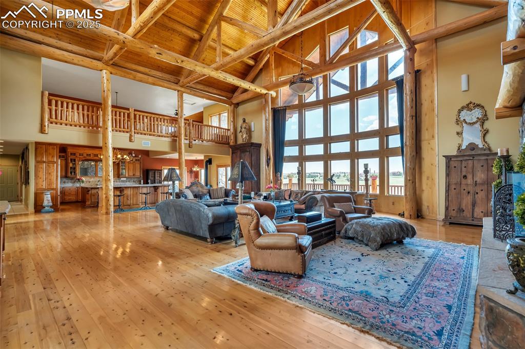 Image 10 of 50: Living Room