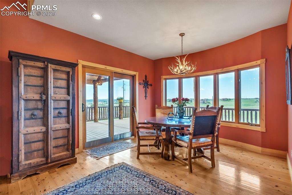 Image 19 of 50: Breakfast Area