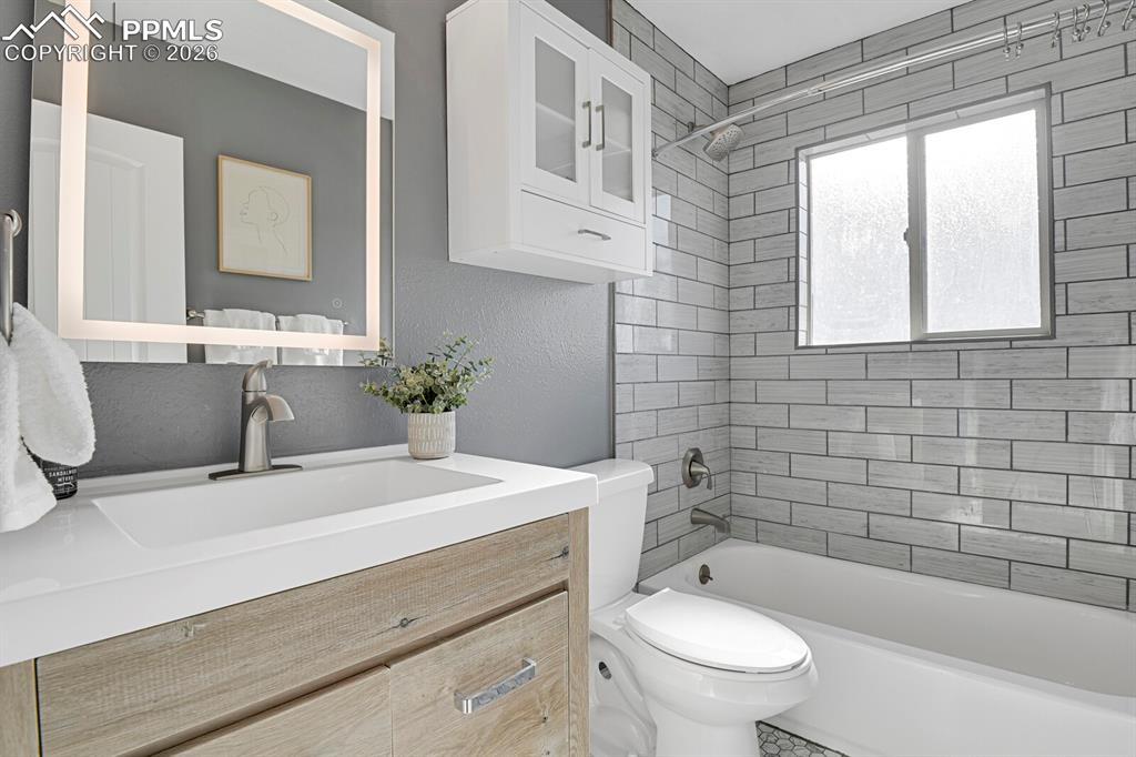 Image 15 of 47: Upper Level Bedroom #2