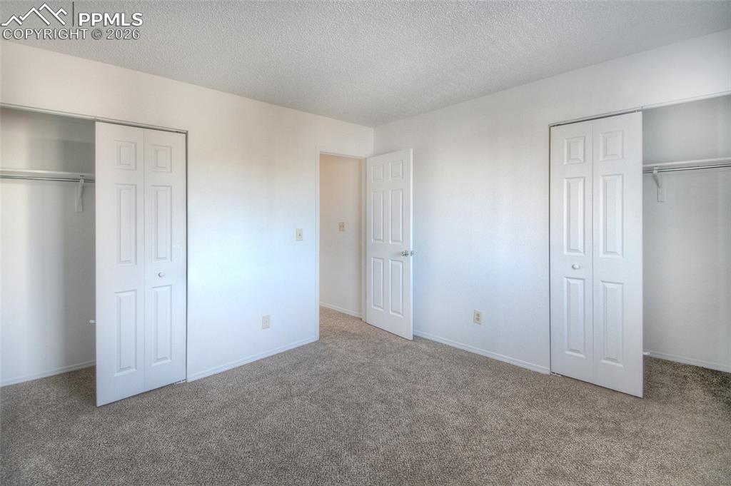 Image 11 of 14: Bedroom