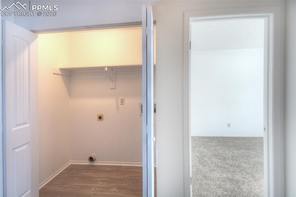 Image 14 of 14: Laundry