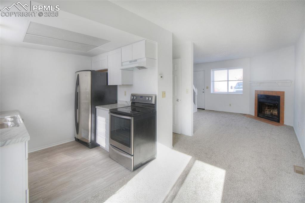 Image 5 of 14: Kitchen