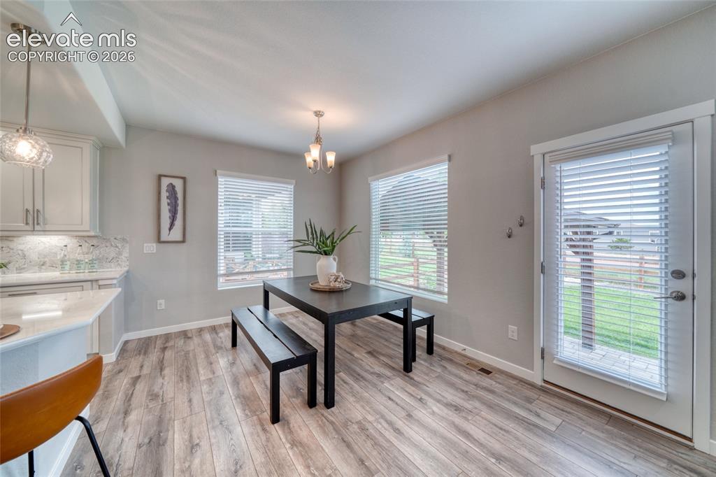 Image 17 of 50: Dining Area