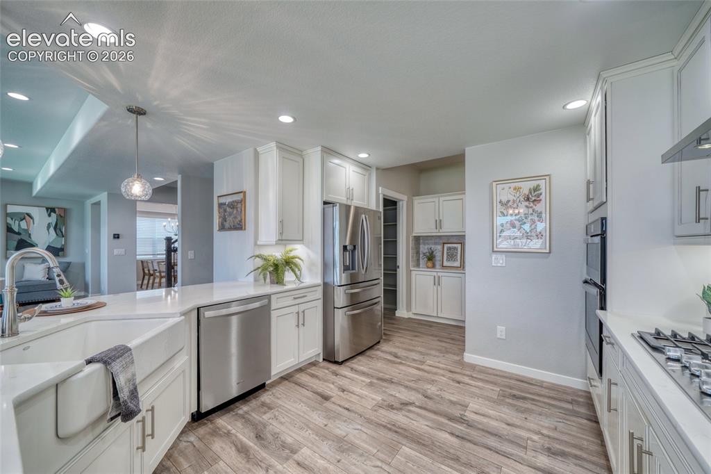 Image 19 of 50: Kitchen