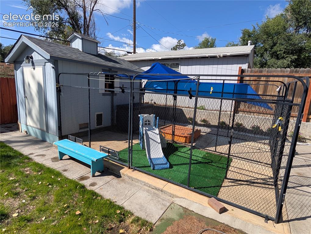Image 16 of 20: Kennel/Shed and dog runs
