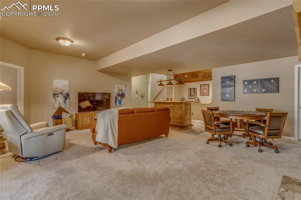 Image 29 of 50: Great entertaining in this open space.