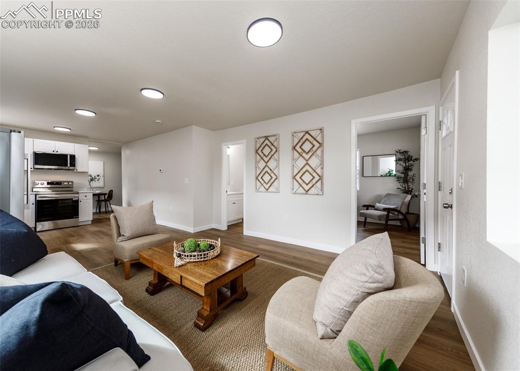 Image 13 of 50: Living Room