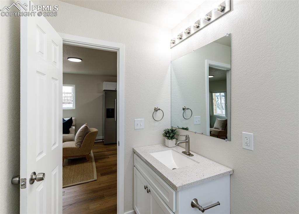 Image 18 of 50: Bathroom