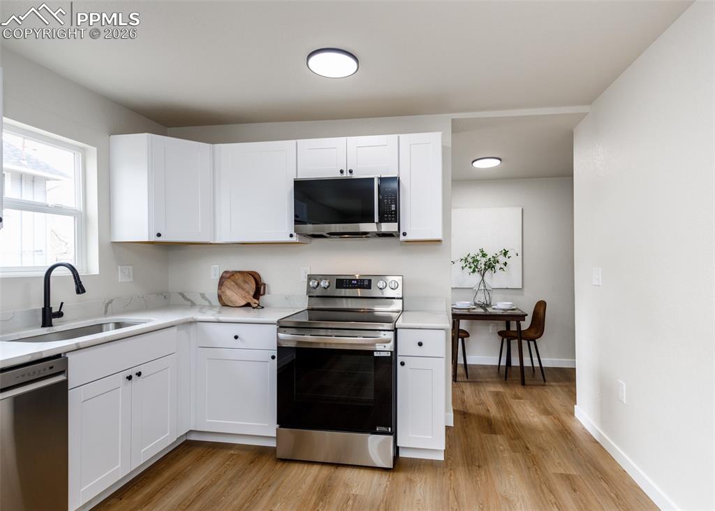 Image 24 of 50: Kitchen