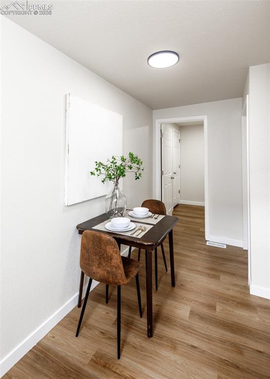 Image 28 of 50: Dining Area