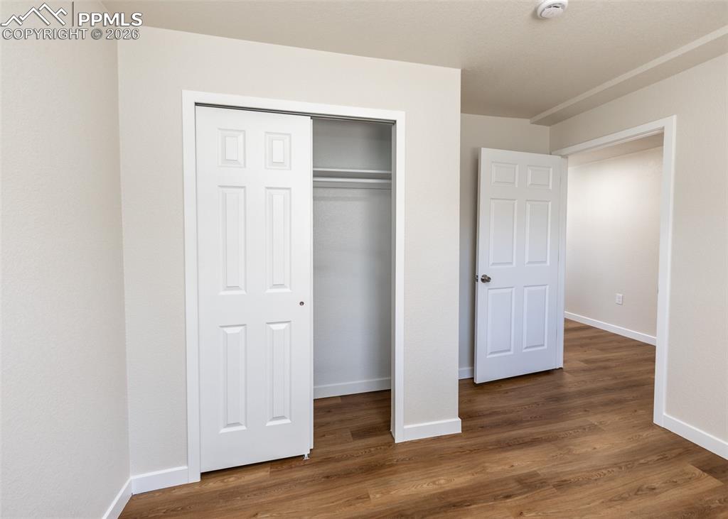 Image 32 of 50: Bedroom