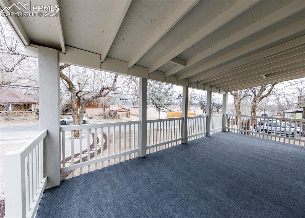 Image 4 of 50: Patio