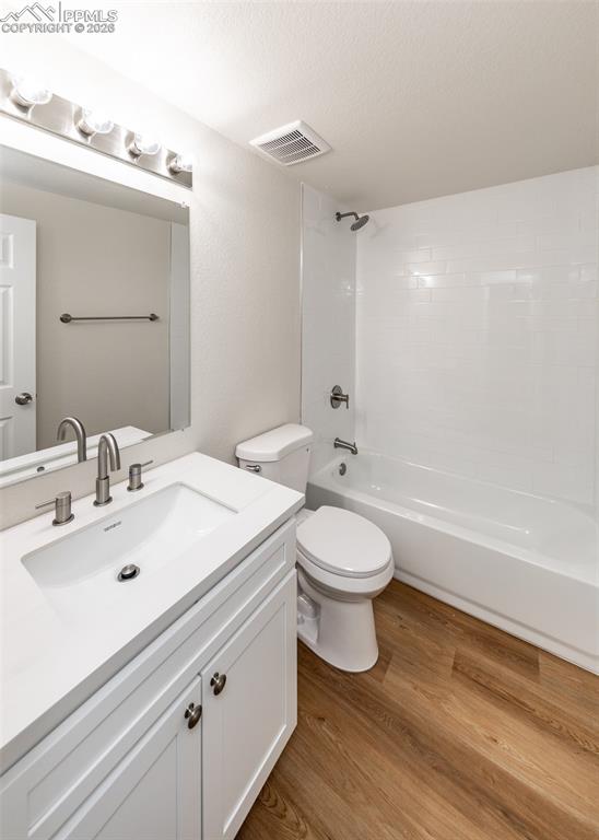 Image 44 of 50: Bathroom